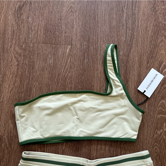 We wore what active set - Picture 2 of 8